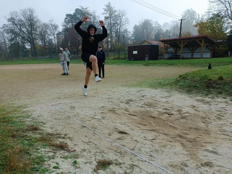 Skákání do písku