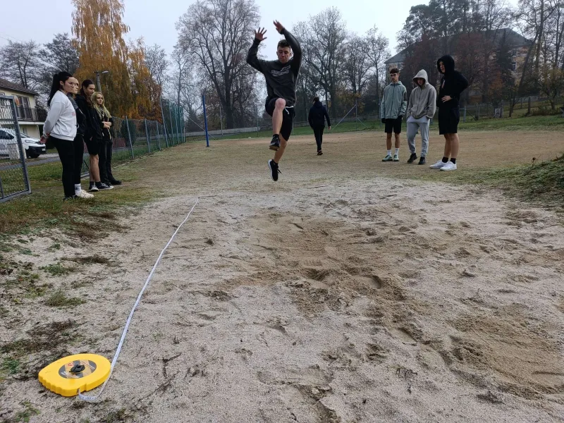 Skákání do písku