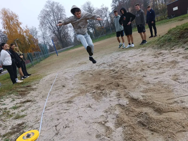 Skákání do písku