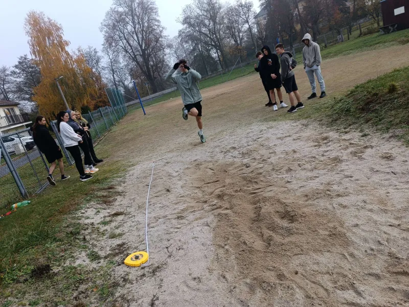 Skákání do písku