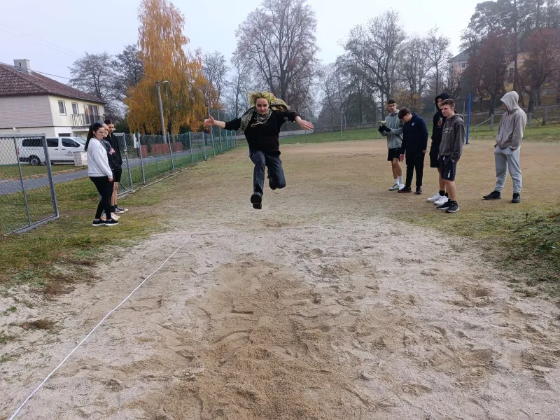 Skákání do písku