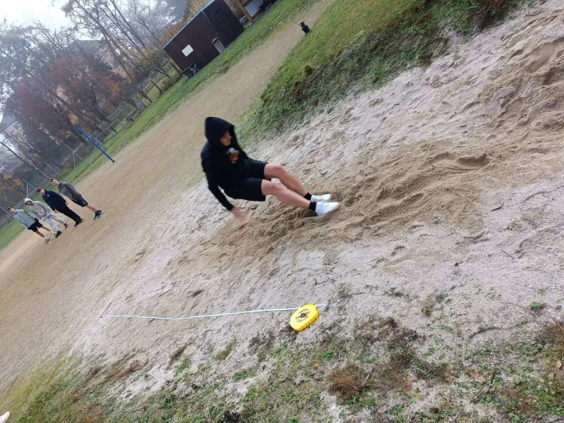 Skákání do písku