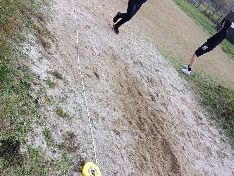 Skákání do písku