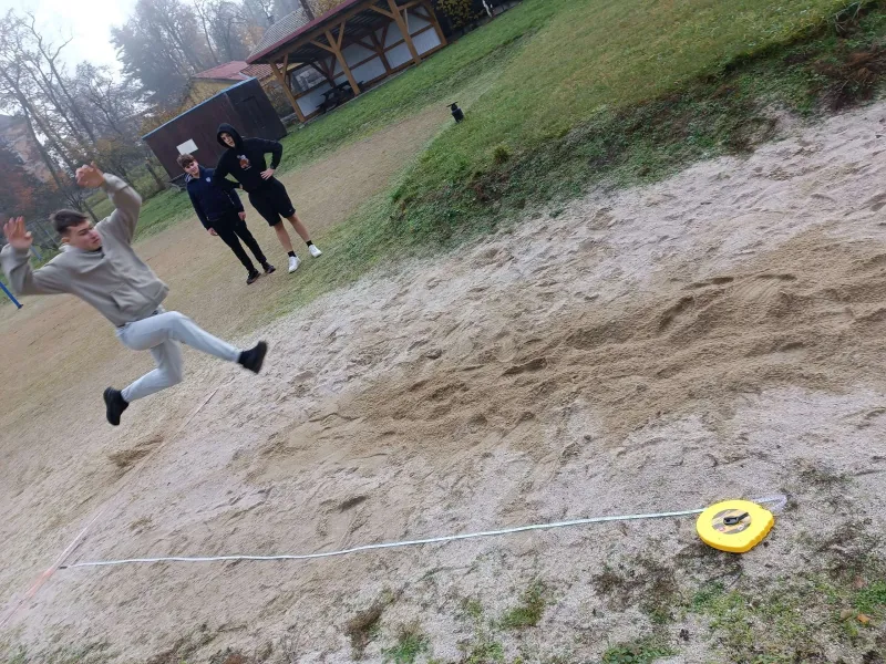 Skákání do písku