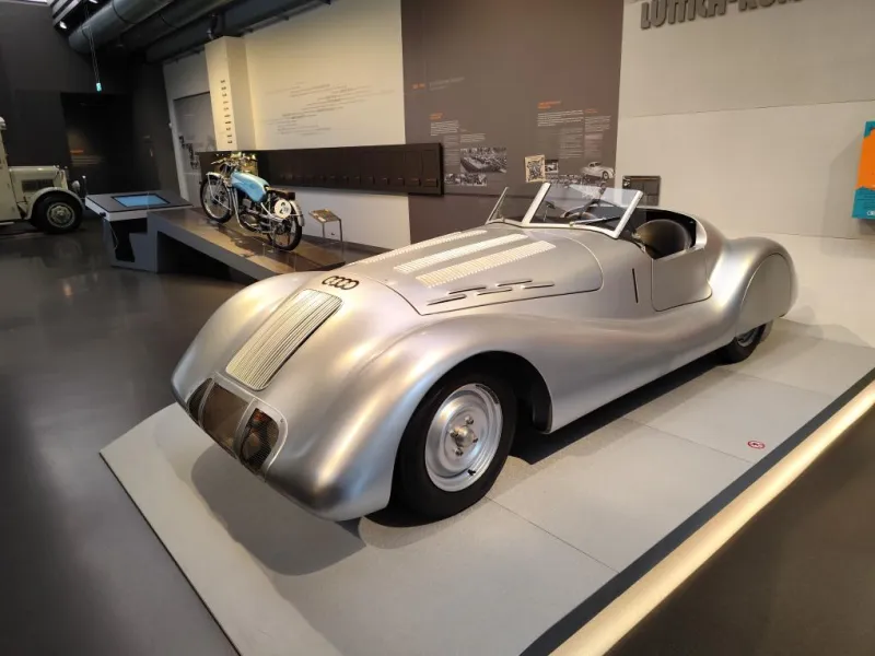 Exkurze Porsche Lipsko + Muzeum Zwickau dne 13. 11. 2025